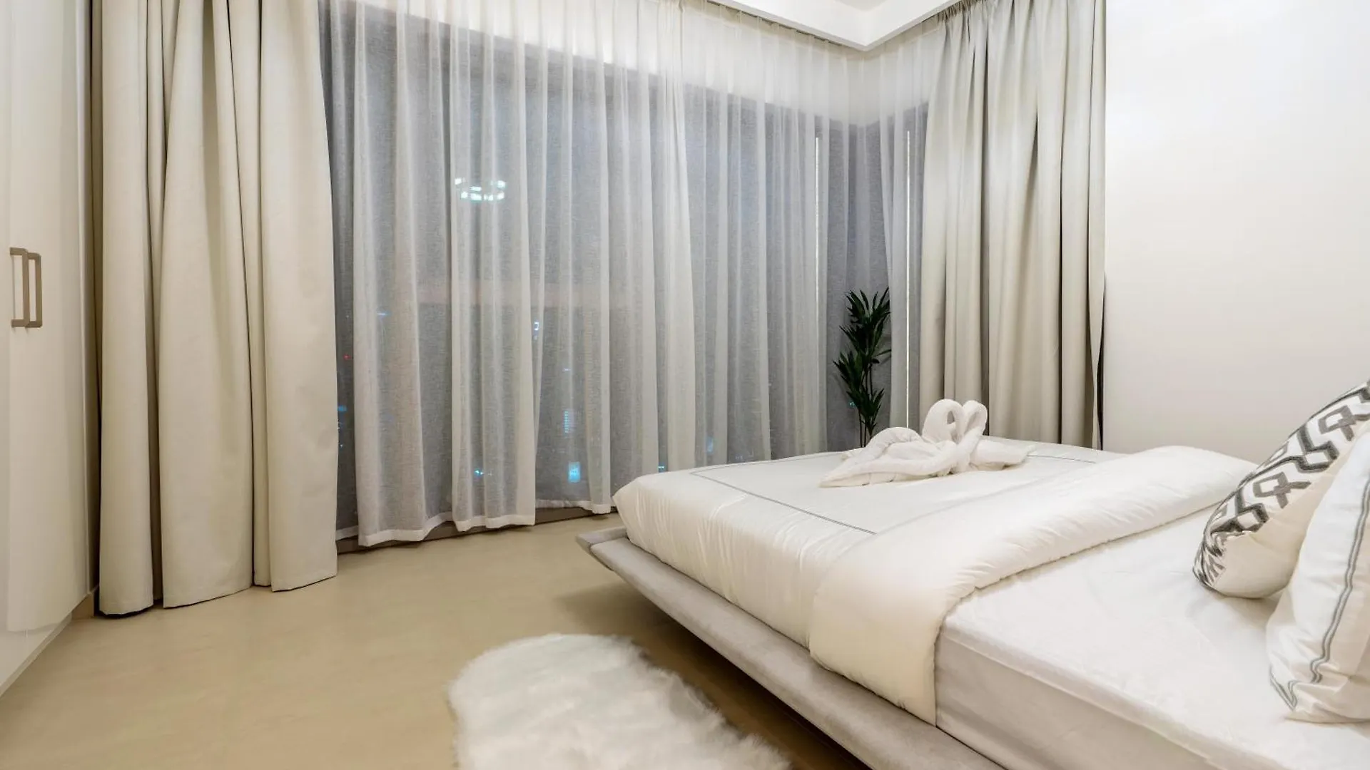 3 Bedrooms Apartment In Downtown Views - Dubai Burj Khalifa View
