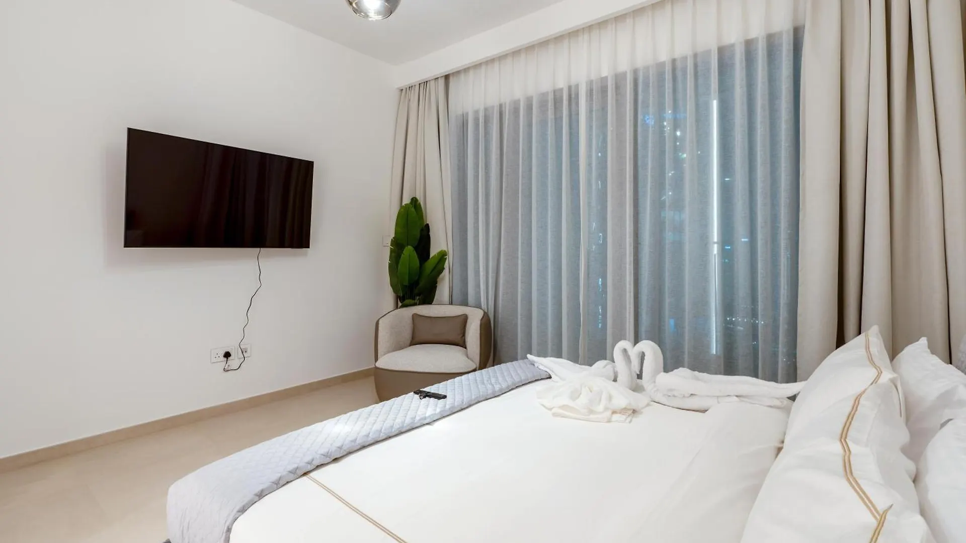 3 Bedrooms Apartment In Downtown Views - Dubai Burj Khalifa View